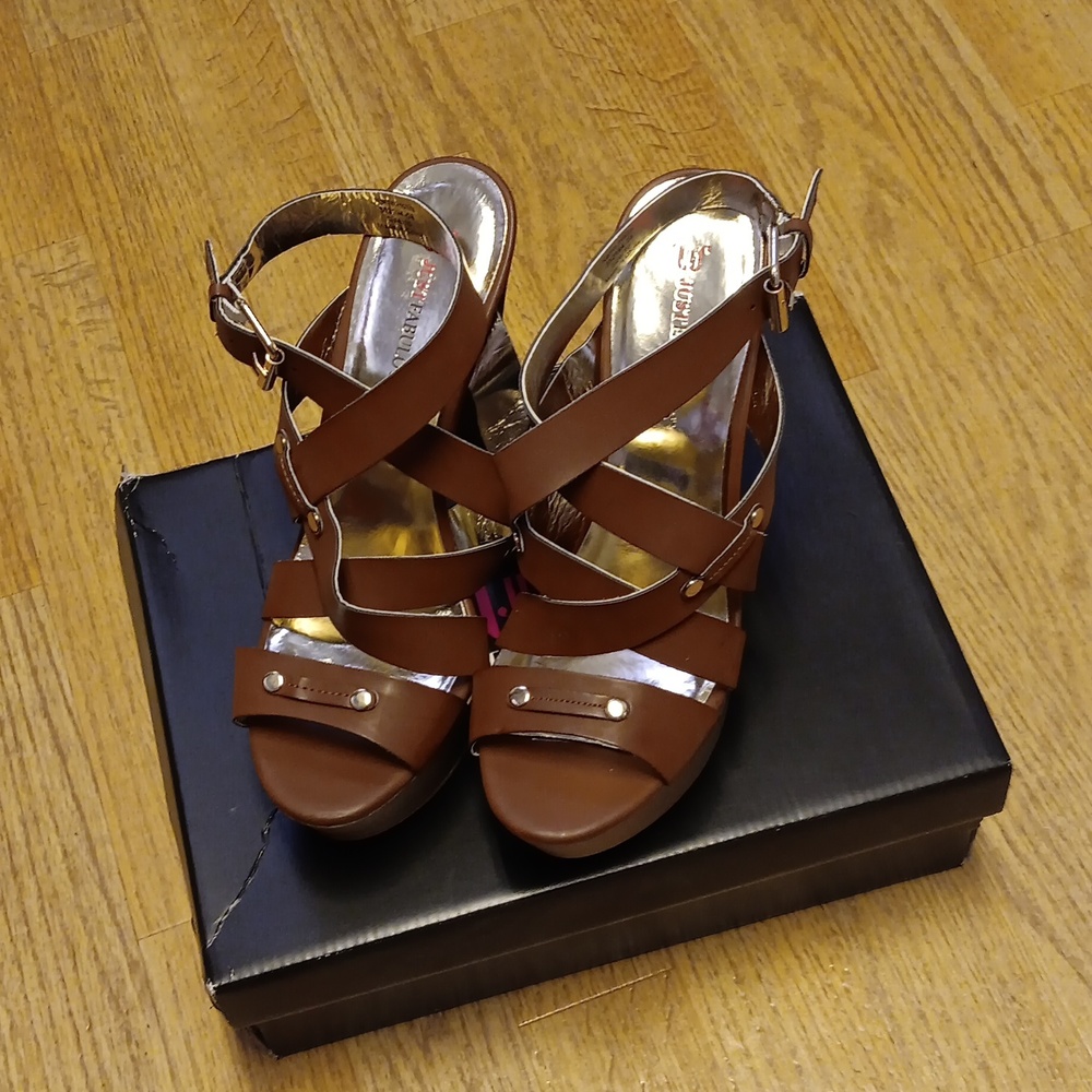 JUST FABULOUS BROWN HEELS